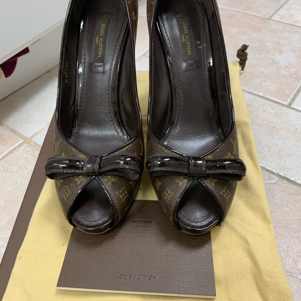 Louis Vuitton open toe pumps sz 7
